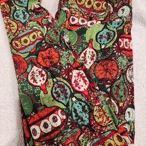 LuLaRoe Red and Green Patterned Leggings
